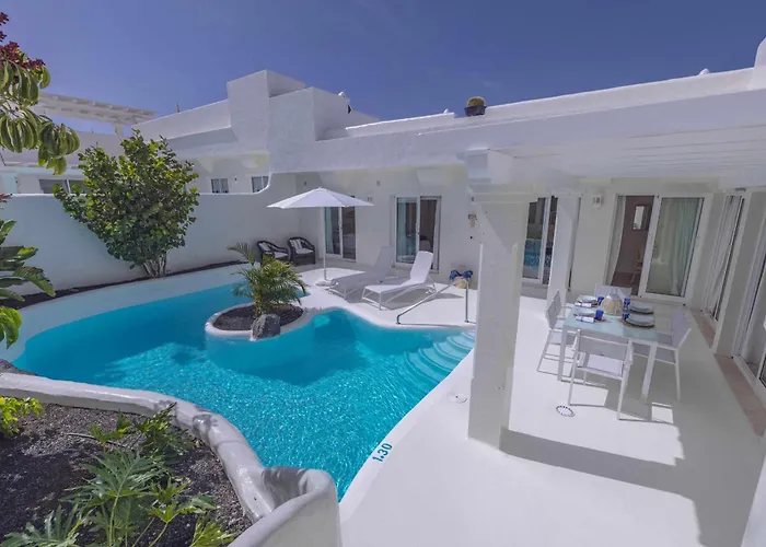 Villa Tiguaro Lujo Piscina Climatizada Jacuzzi AC WIFI Bahiazul